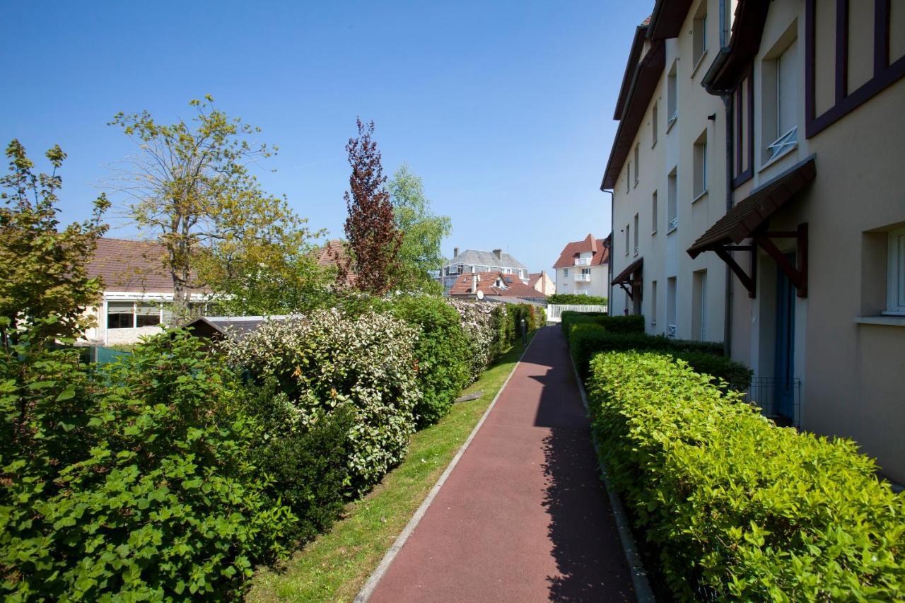 Appart Residence Proche Plage Avec Piscine Et Parking Couvert Prive Merville-Franceville-Plage Exterior foto