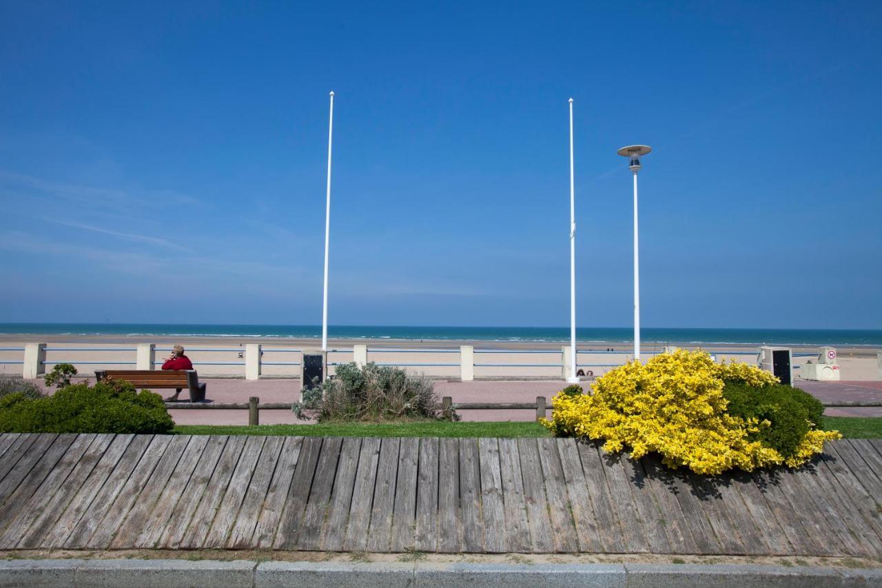 Appart Residence Proche Plage Avec Piscine Et Parking Couvert Prive Merville-Franceville-Plage Exterior foto