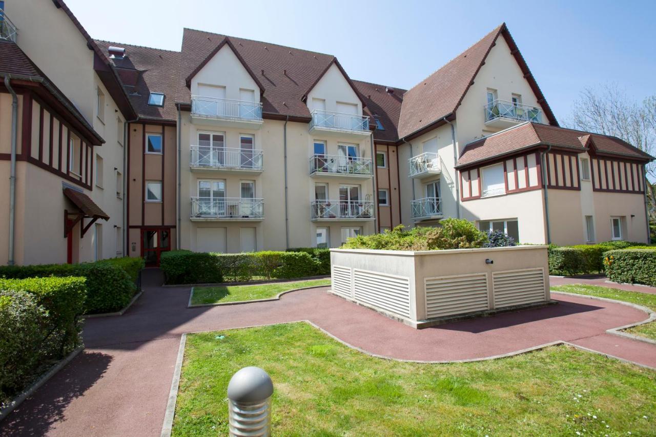 Appart Residence Proche Plage Avec Piscine Et Parking Couvert Prive Merville-Franceville-Plage Exterior foto